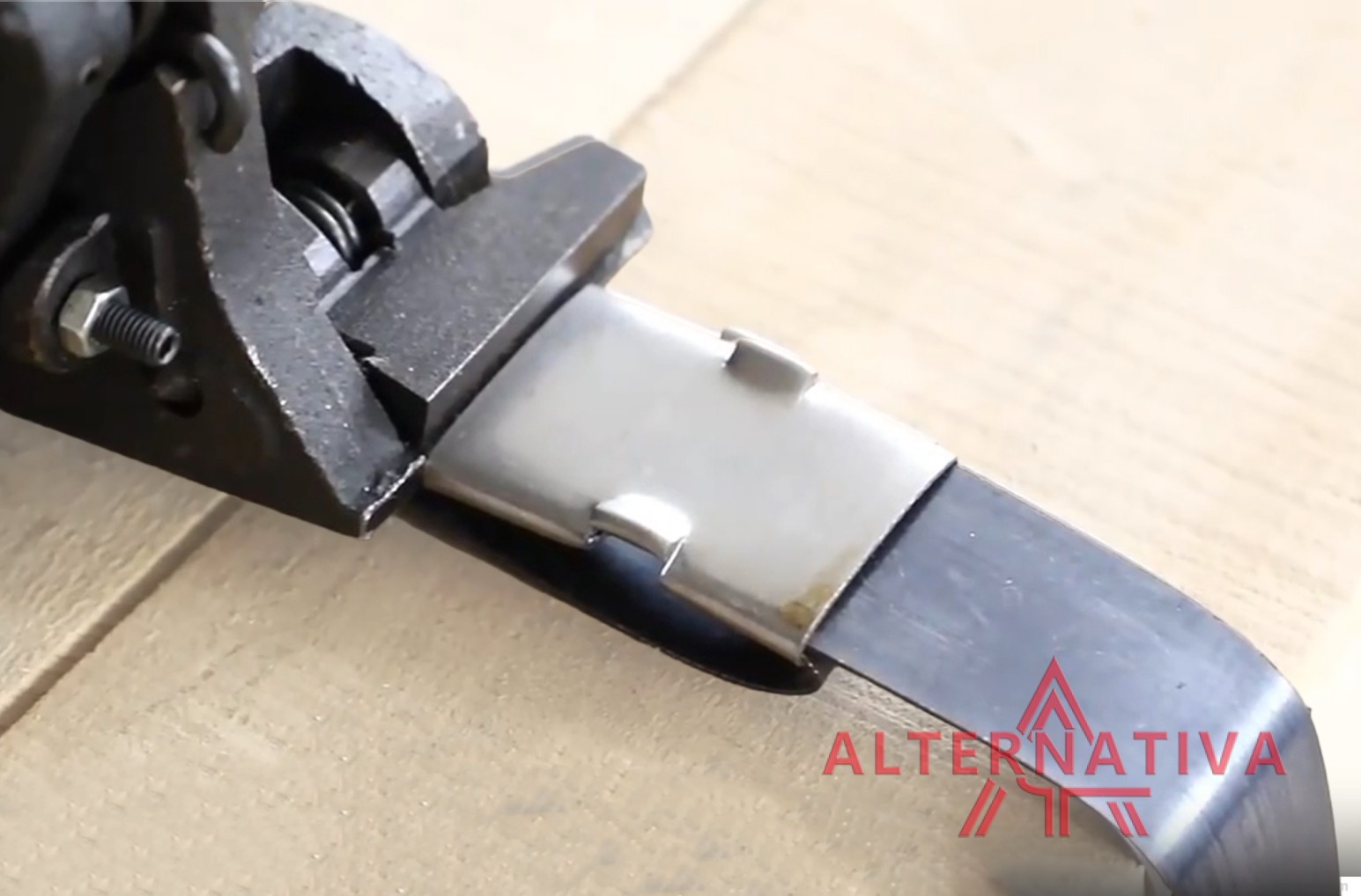 sks-32-19-natjazhitel-6 SKS-32/25/19 пломбиратор для скрепления стальной ленты замками — изображение 8